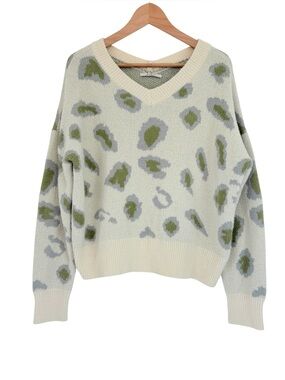 Cubic Leopard Pattern Abstract Print Fuzzy V-Neck Sweater Oversized Fits Medium